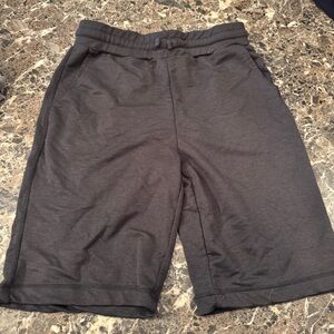 32 degree boys 10/12 dark grey shorts
